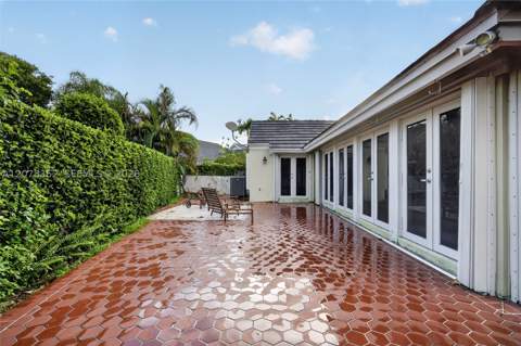 9943 NW 47th Ter, Doral FL - photo 8 of 48