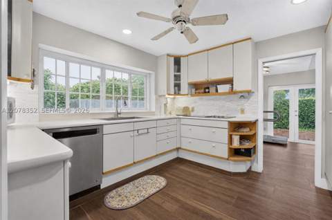 9943 NW 47th Ter, Doral FL - photo 9 of 48