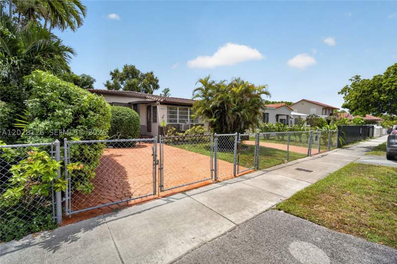 3 bedroom SingleFamilyResidence at 4940 SW 5th Ter, Trail Granada Addn, Miami — photo 2