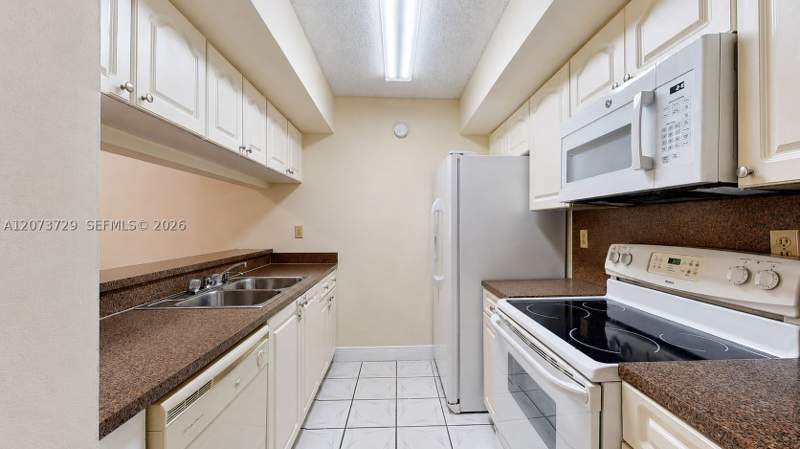 2 bedroom Condominium at 18296 Mediterranean Blvd 3-4, Moors Pointe Condo, Hialeah — photo 3