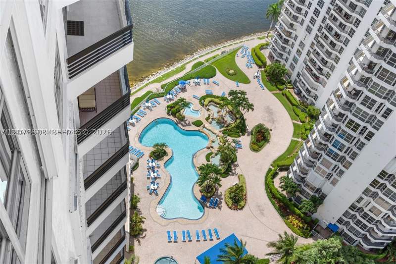 2 bedroom Condominium at 19195 NE 36th Ct 2502, Mystic Pointe Condo No Tw, Aventura — photo 3