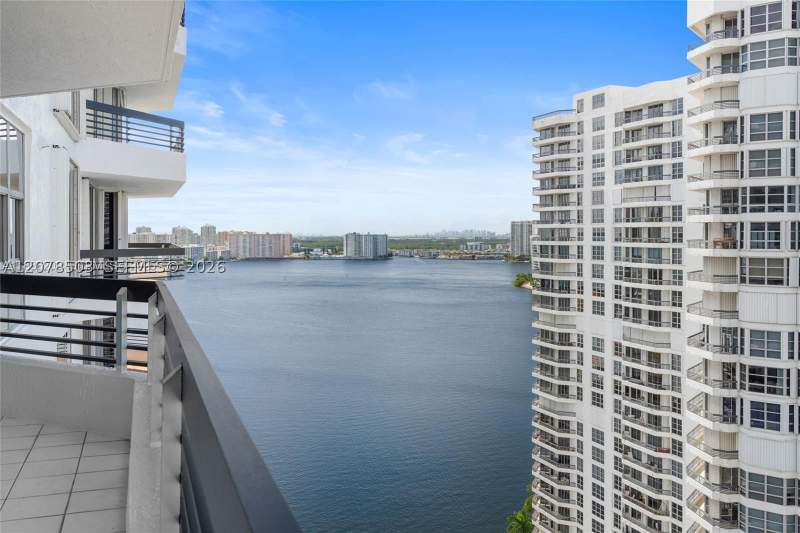 2 bedroom Condominium at 19195 NE 36th Ct 2502, Mystic Pointe Condo No Tw, Aventura — photo 4