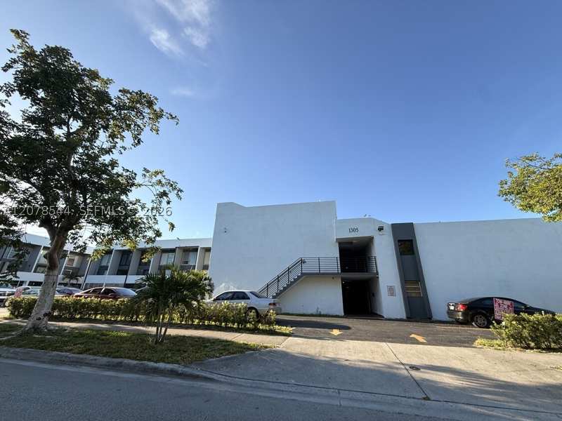 1 bedroom Condominium at 1305 W 46th St 108, Bellavista Gardens Condo, Hialeah — photo 1
