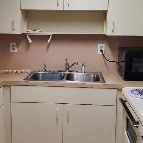 1305 W 46th St 108, Hialeah FL - photo 6 of 12