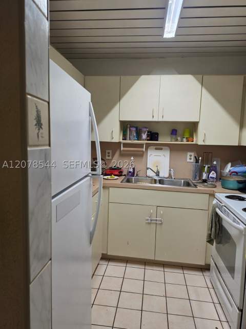 1305 W 46th St 108, Hialeah FL - photo 7 of 12