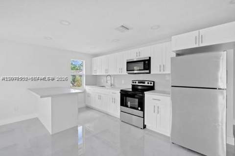 655 SW 5th St, Homestead FL - photo 6 of 23