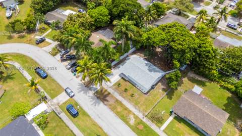 655 SW 6th Ter, Florida City FL - photo 10 of 44