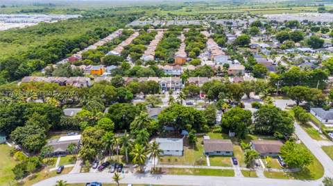 655 SW 6th Ter, Florida City FL - photo 12 of 44