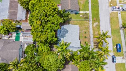 655 SW 6th Ter, Florida City FL - photo 8 of 44