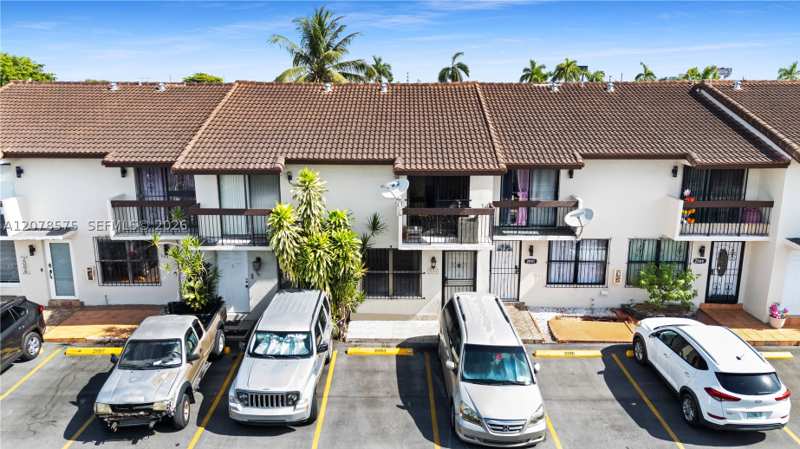 2 bedroom Condominium at 2093 W 54th Ter 38, Second West Lake Condo, Hialeah — photo 1