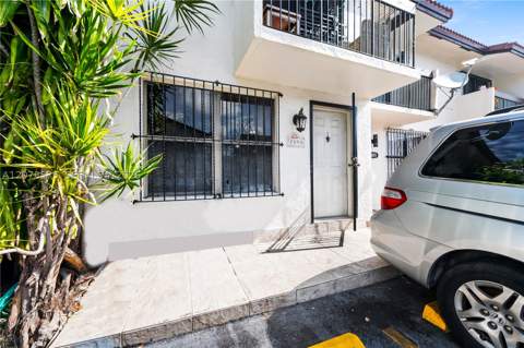 2093 W 54th Ter 38, Hialeah FL - photo 19 of 21