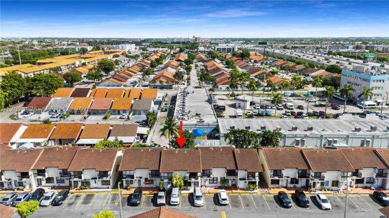 2 bedroom Condominium at 2093 W 54th Ter 38, Second West Lake Condo, Hialeah — photo 2