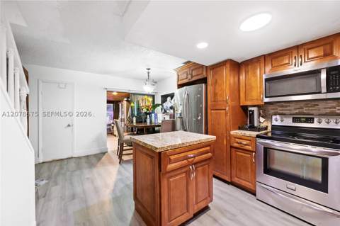 2093 W 54th Ter 38, Hialeah FL - photo 8 of 21