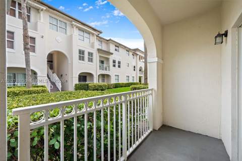11503 NW 89th St 101, Doral FL - photo 16 of 49