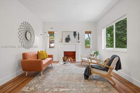 8230 NE 1st Pl, Miami FL - photo 15 of 37