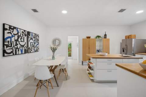 8230 NE 1st Pl, Miami FL - photo 18 of 37