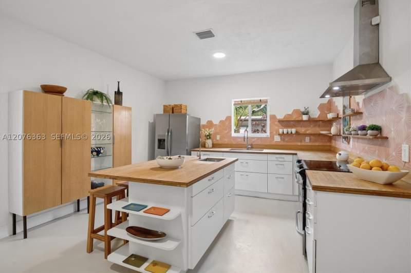 2 bedroom SingleFamilyResidence at 8230 NE 1st Pl, Royal Palm Gardens, Miami — photo 3