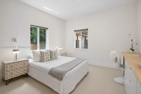 8230 NE 1st Pl, Miami FL - photo 6 of 37