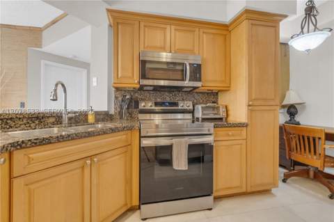 3235 NE 184th St 11103, Aventura FL - photo 11 of 23