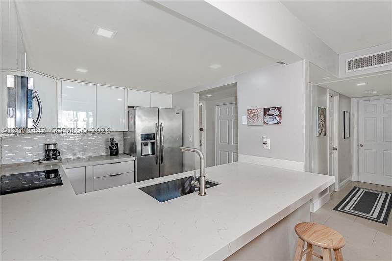 2 bedroom Condominium at 492 NW 165th St Rd C112, Montecarlo Condo, Miami — photo 4