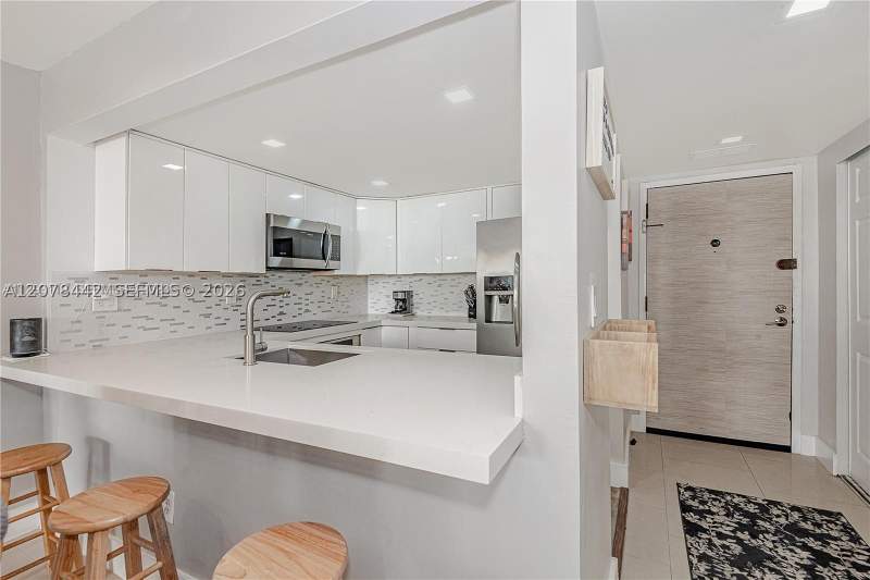 2 bedroom Condominium at 492 NW 165th St Rd C112, Montecarlo Condo, Miami — photo 5
