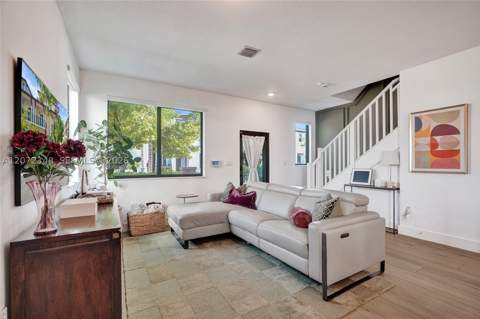 8166 NW 42nd St, Doral FL - photo 14 of 109