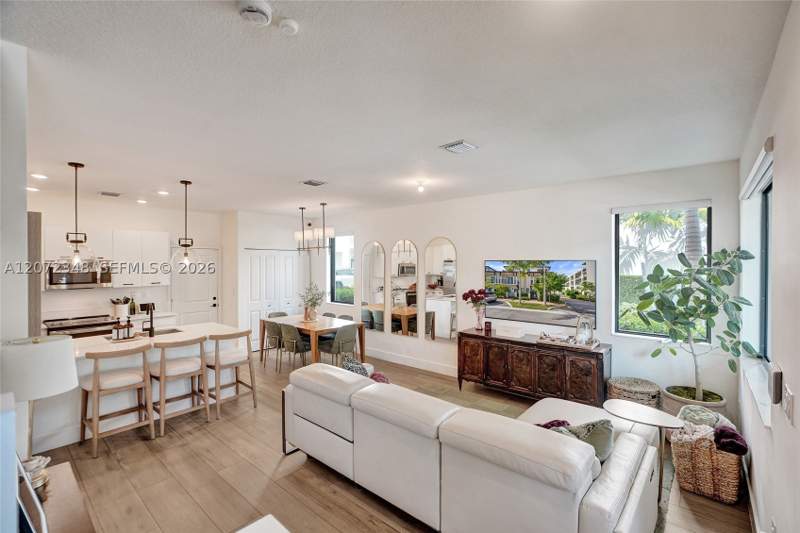 3 bedroom Townhouse at 8166 NW 42nd St, Downtown Doral South Phas, Doral — photo 2