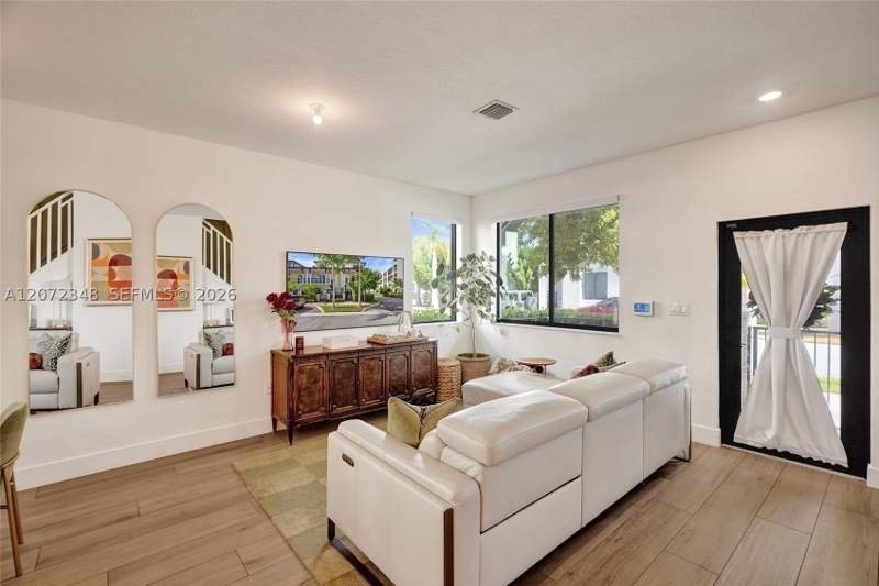 3 bedroom Townhouse at 8166 NW 42nd St, Downtown Doral South Phas, Doral — photo 4