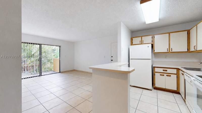 2 bedroom Condominium at 15600 SW 80th street L-202, The Courts At Kendall Con, Miami — photo 4
