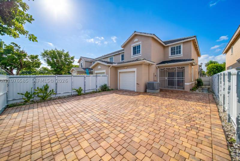 3 bedroom Townhouse at 14053 SW 270th Ter, Mandarin Lakes, Homestead — photo 2