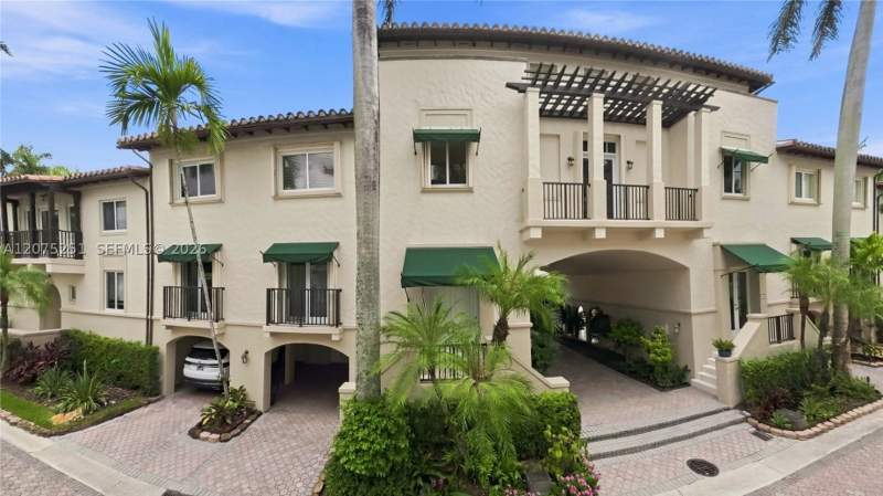 5 bedroom Townhouse at 13626 Deering Bay Dr, Deering Bay Club Villas, Coral Gables — photo 4