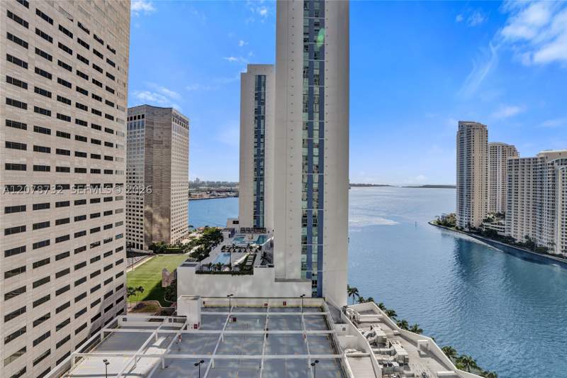 2 bedroom Condominium at 300 S Biscayne Blvd T-1816, Met 1 Condo, Miami — photo 2