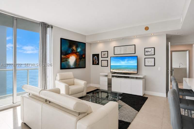 2 bedroom Condominium at 300 S Biscayne Blvd T-1816, Met 1 Condo, Miami — photo 5