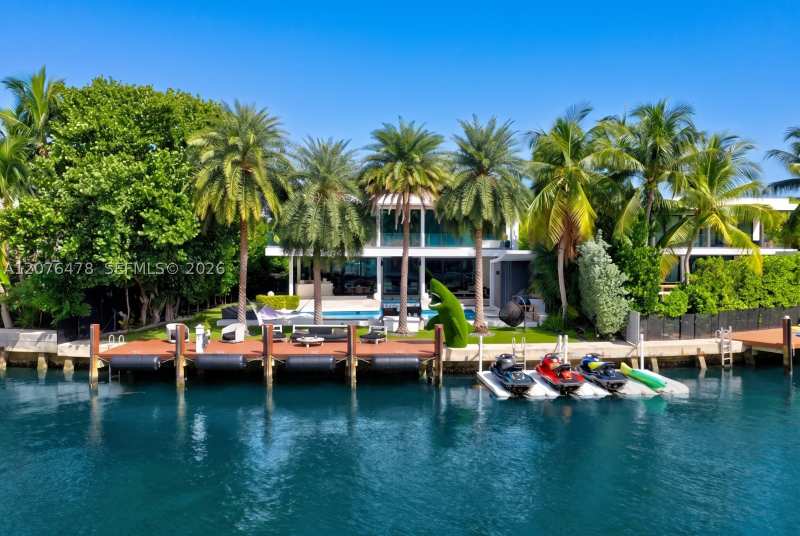 6 bedroom SingleFamilyResidence at 528 Lakeview Ct, Surprise Point, Miami Beach — photo 1