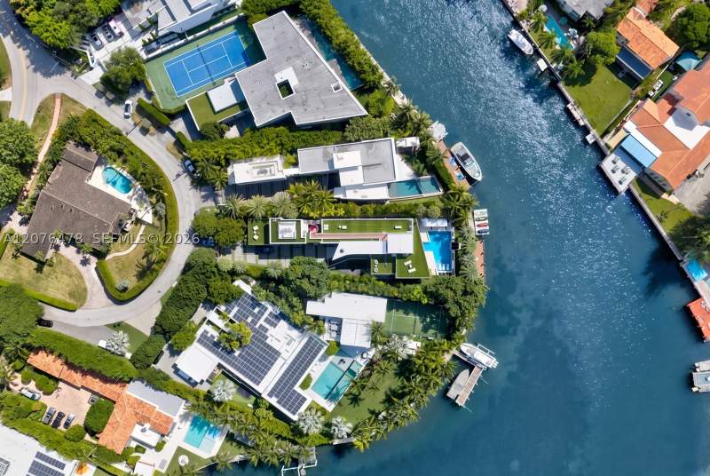 6 bedroom SingleFamilyResidence at 528 Lakeview Ct, Surprise Point, Miami Beach — photo 4
