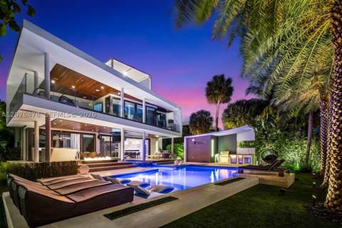 528 Lakeview Ct, Miami Beach FL - photo 9 of 62