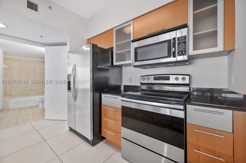 1 bedroom Condominium at 1750 N Bayshore Dr 4011, Opera Tower Condo, Miami — photo 4