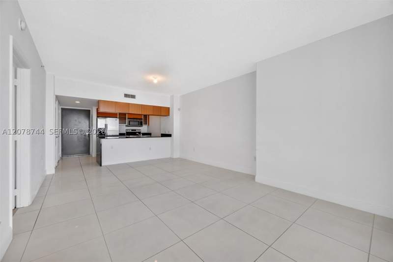 1 bedroom Condominium at 1750 N Bayshore Dr 4011, Opera Tower Condo, Miami — photo 5