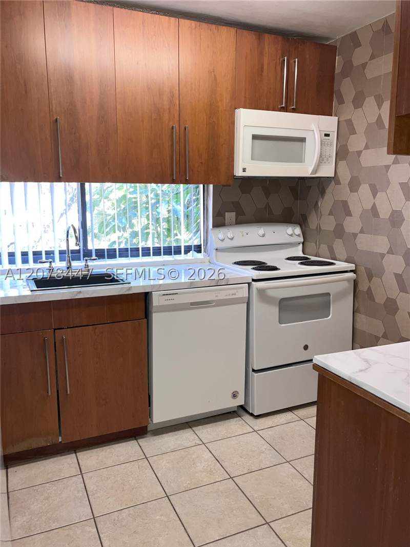 2 bedroom Condominium at 17011 N Bay Rd 205, Plaza Of Americas Condo P, Sunny Isles Beach — photo 4