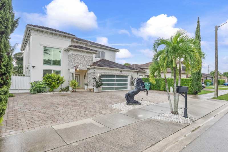 4 bedroom SingleFamilyResidence at 15580 SW 176th Terrace, Jeannie Forest, Miami — photo 1