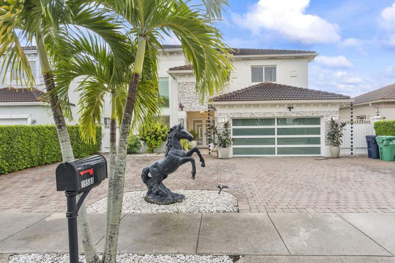 4 bedroom SingleFamilyResidence at 15580 SW 176th Terrace, Jeannie Forest, Miami — photo 2