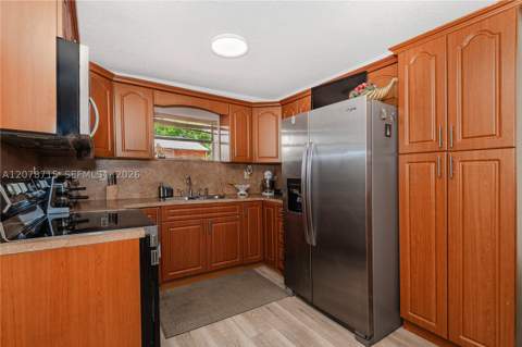 359 W 35th St, Hialeah FL - photo 12 of 34