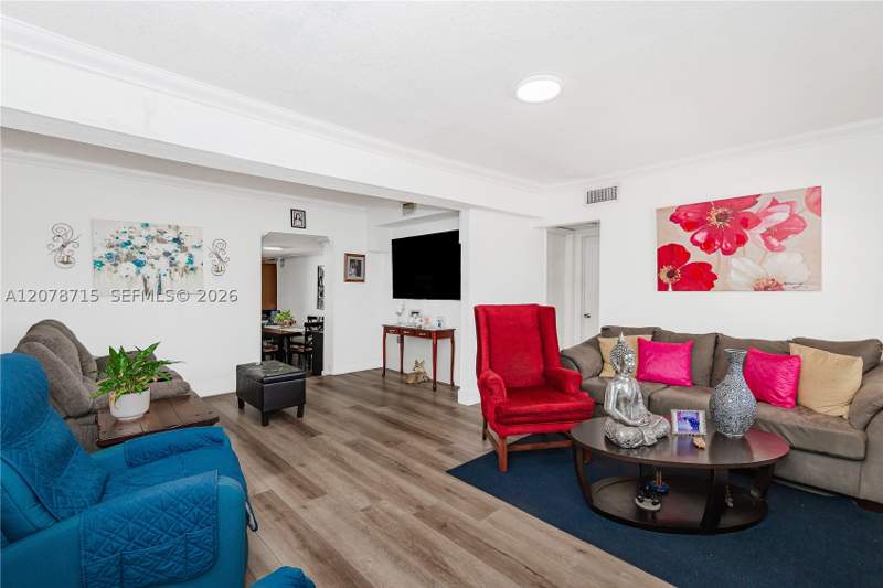 4 bedroom SingleFamilyResidence at 359 W 35th St, Carole Anne Park, Hialeah — photo 3