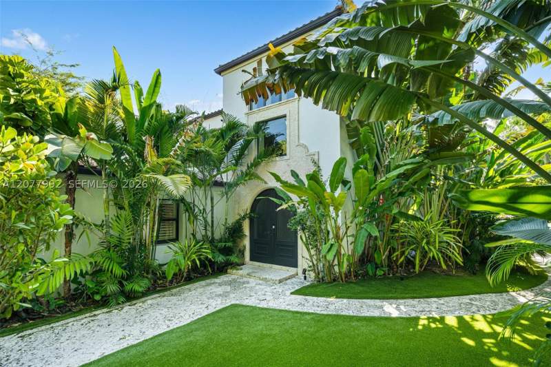 5 bedroom SingleFamilyResidence at 5170 La Gorce Dr, Beach View Sub, Miami Beach — photo 4