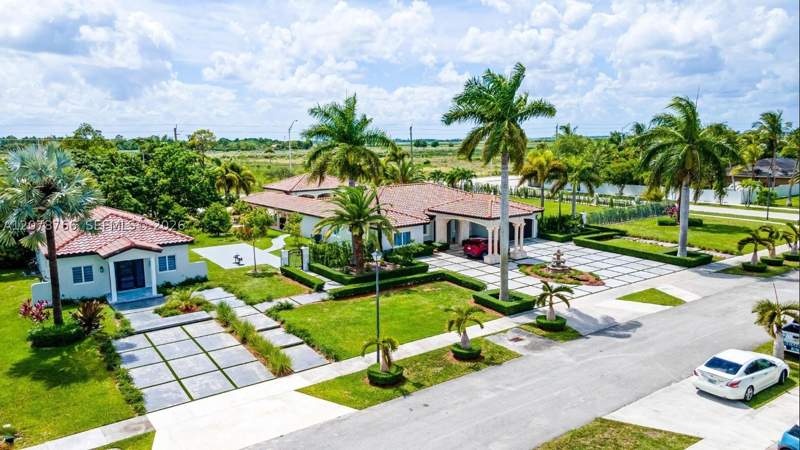 4 bedroom SingleFamilyResidence at 17122 SW 156th Ct, Kessler Grove Sec 4, Miami — photo 5