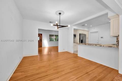 5111 Maggiore St, Coral Gables FL - photo 11 of 37
