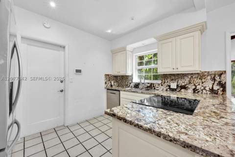 5111 Maggiore St, Coral Gables FL - photo 14 of 37