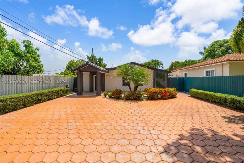4 bedroom SingleFamilyResidence at 1327 SW 72nd Ave, Sugar Tree Grove Sub, Miami — photo 1