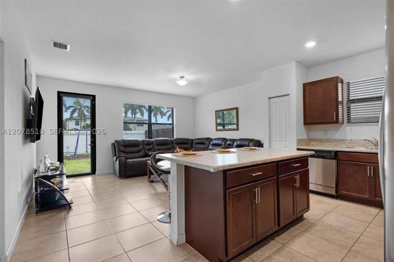 4 bedroom SingleFamilyResidence at 2475 SE 1st St, Kingman Commons, Homestead — photo 4