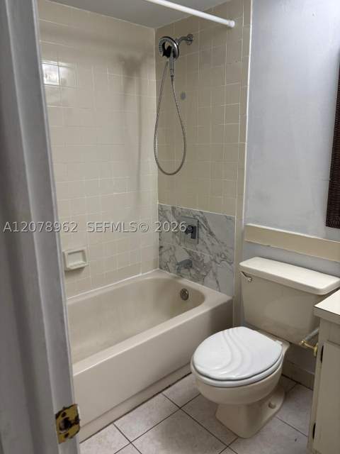 18290 Mediterranean Blvd 7-5, Hialeah FL - photo 13 of 23